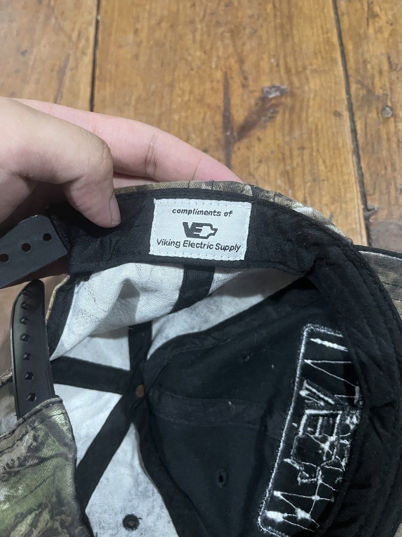Viking Electric Supply Two-Tone Real Tree Cap (Category: Caps & Hats) located in Baguio. Submitted by fishy___fish (Listing ID 1470281642, Image 3). Description: Viking Electric Supply Two-Tone Real Tree Cap Snapback OSFA Broken brim .
