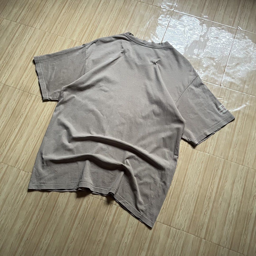 Vintage 00s Nike ACG Technical Icon Tee (Category: Tshirts & Polo Shirts ) located in Hagonoy. Submitted by ianthrift_ph (Listing ID 1470248485, Image 2). Description: complete tags/authentic size large on tag 21.3 width, 31 length good condition color rate 8/10 issue: bacon and distressing neck (see last pic).