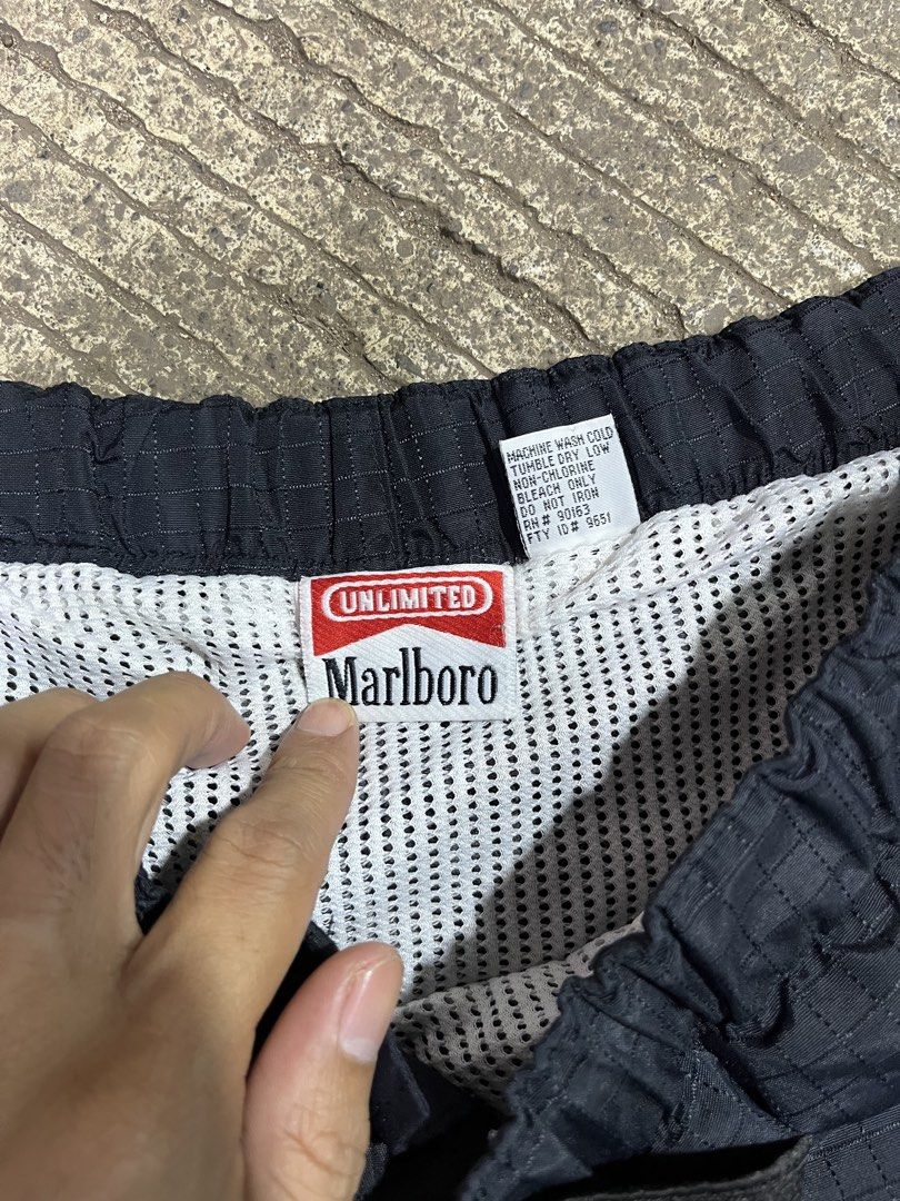 Vintage 90s piece Marlboro (Category: Vintage Collectibles) located in City of Isabela. Submitted by ibzagga (Listing ID 1470294137, Image 2). Description: Size 34 to 36.