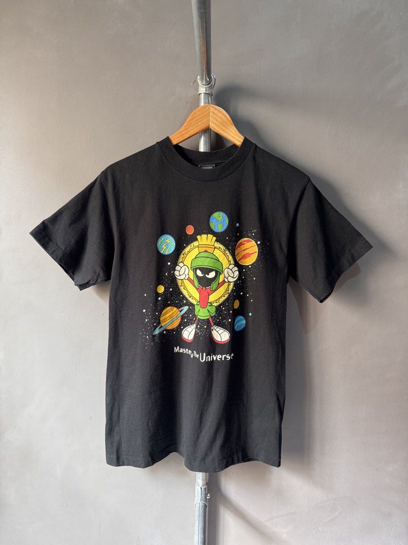Vintage - Warner Bros. - 1998 - Black Tshirt (Category: Activewear) located in Cabuyao City. Submitted by _streetflavor (Listing ID 1470209085, Image 1). Description: Vintage - Warner Bros. - 1998 - Black Tshirt Excellent Size: Medium Length: 27 Width: 19 -880 pesos Dm.