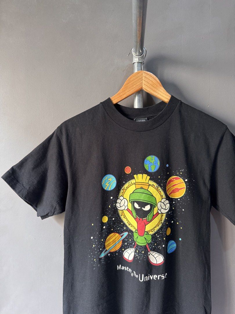 Vintage - Warner Bros. - 1998 - Black Tshirt (Category: Activewear) located in Cabuyao City. Submitted by _streetflavor (Listing ID 1470209085, Image 3). Description: Vintage - Warner Bros. - 1998 - Black Tshirt Excellent Size: Medium Length: 27 Width: 19 -880 pesos Dm.