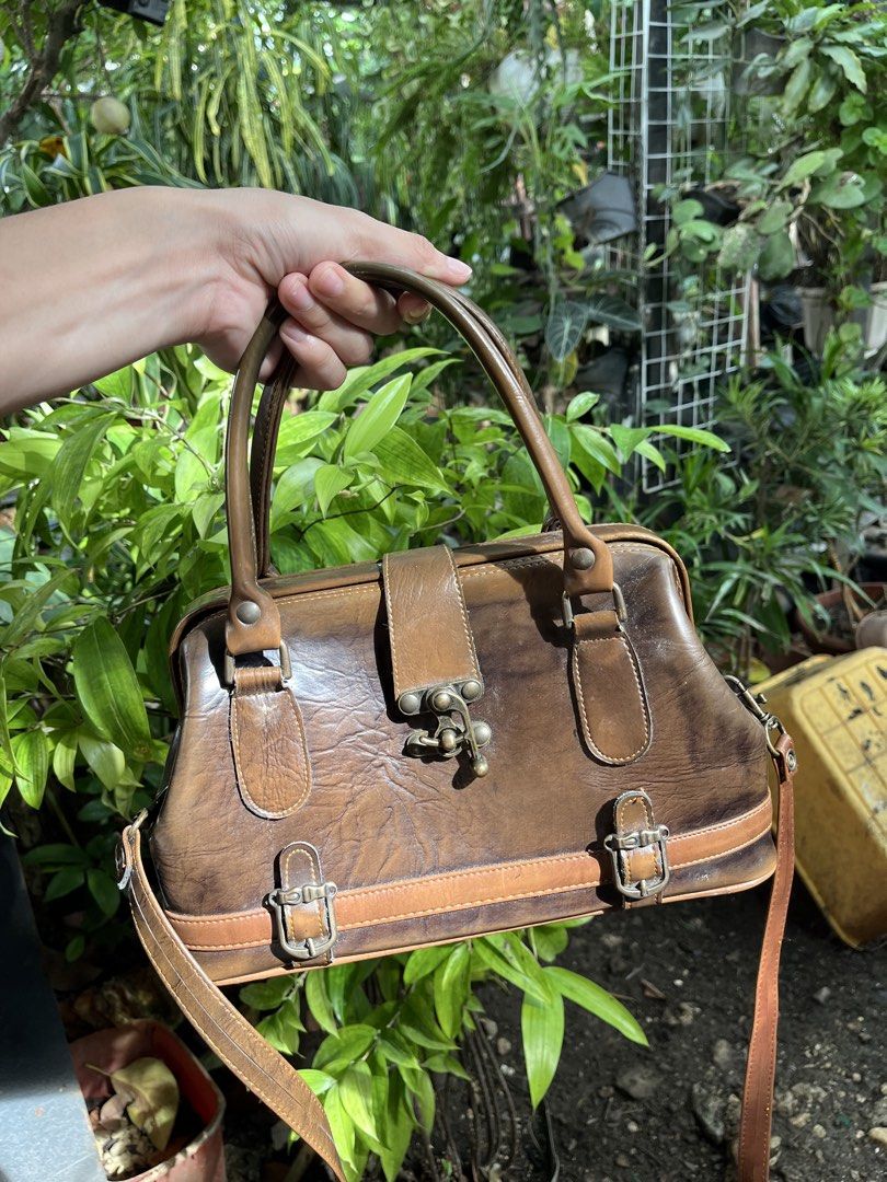Vintage Brown Genuine Leather Doctors Bag (Category: Luxury Bags & Wallets) located in Manila. Submitted by johncarylph (Listing ID 1470206112, Image 2). Description: .