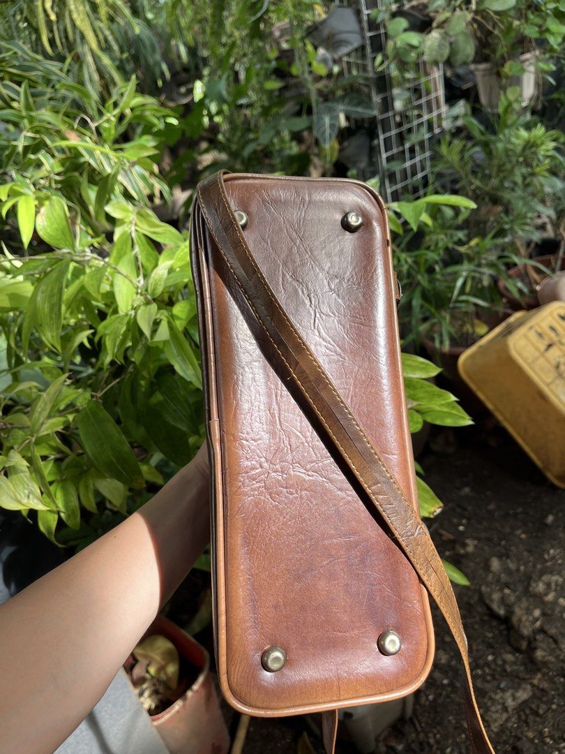 Vintage Brown Genuine Leather Doctors Bag (Category: Luxury Bags & Wallets) located in Manila. Submitted by johncarylph (Listing ID 1470206112, Image 3). Description: .