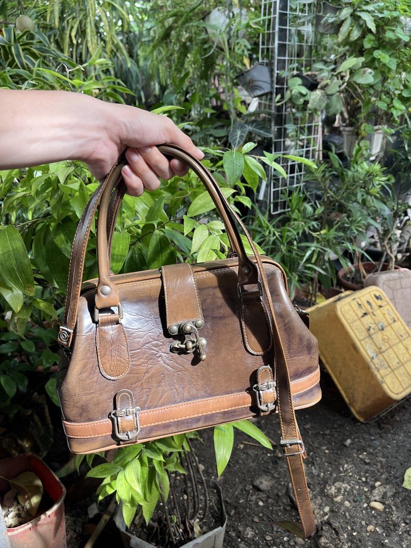 Vintage Brown Genuine Leather Doctors Bag (Category: Luxury Bags & Wallets) located in Manila. Submitted by johncarylph (Listing ID 1470206112, Image 1). Description: .