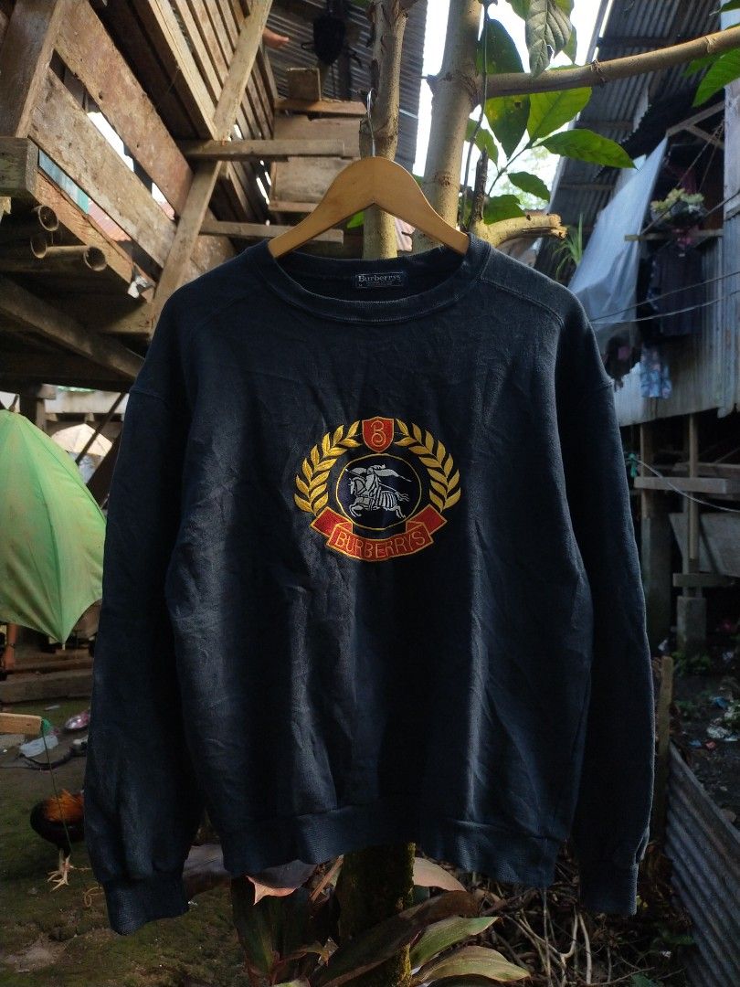 Vintage Burberry sweater (Category: Coats, Jackets and Outerwear) located in Cagwait. Submitted by roundsociety_ph (Listing ID 1470228596, Image 1). Description: Size medium flawless.