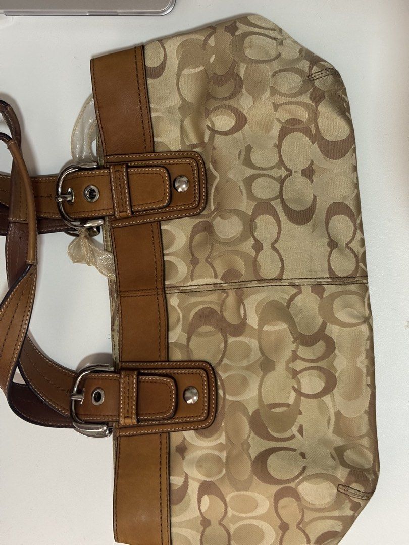 Vintage Coach CCH Soho Optic (Category: Luxury Bags & Wallets) located in Taguig. Submitted by chewiechuchu (Listing ID 1470242977, Image 1). Description: - Reason for selling: no longer my style, only used it once - Overall condition: 9/10.
