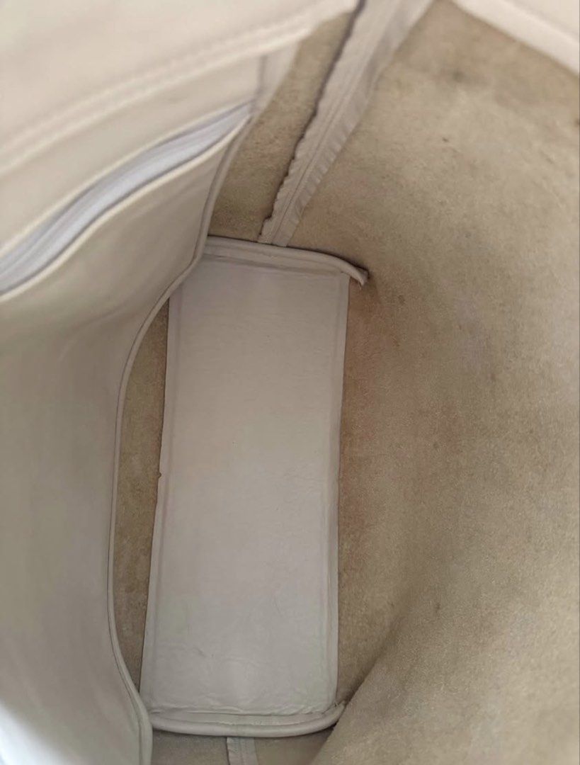 Vintage Coach Lafayette bag (Category: Luxury Bags & Wallets) located in Cainta. Submitted by liamsmomlove (Listing ID 1470153983, Image 3). Description: 🛒COACH LAFAYETTE TOTE BAG in bone/light cream leather color ✨ Personal Preloved Item ✨ Personally owned and well-loved, and guaranteed to be in mint/very good condition. 🩷 I’m passing this beautiful piece on to someone who will appreciate and enjoy it just as much. Kindly refrain from lowball 