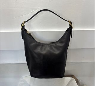 (Category: ) located in . Submitted by lovefashionstuff (Listing ID 1470311991, Image 1). Description: .