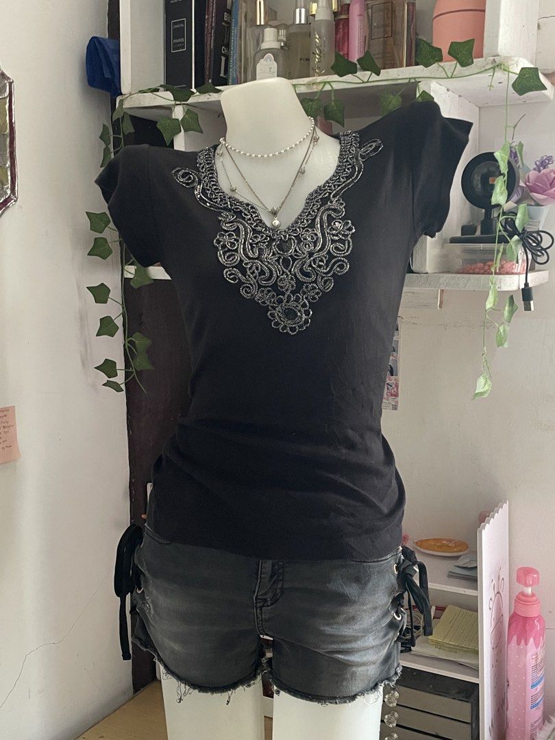 Vintage Embellished Black Top (Category: Others Tops) located in Puerto Princesa. Submitted by bygaelle.co (Listing ID 1470261419, Image 1). Description: .