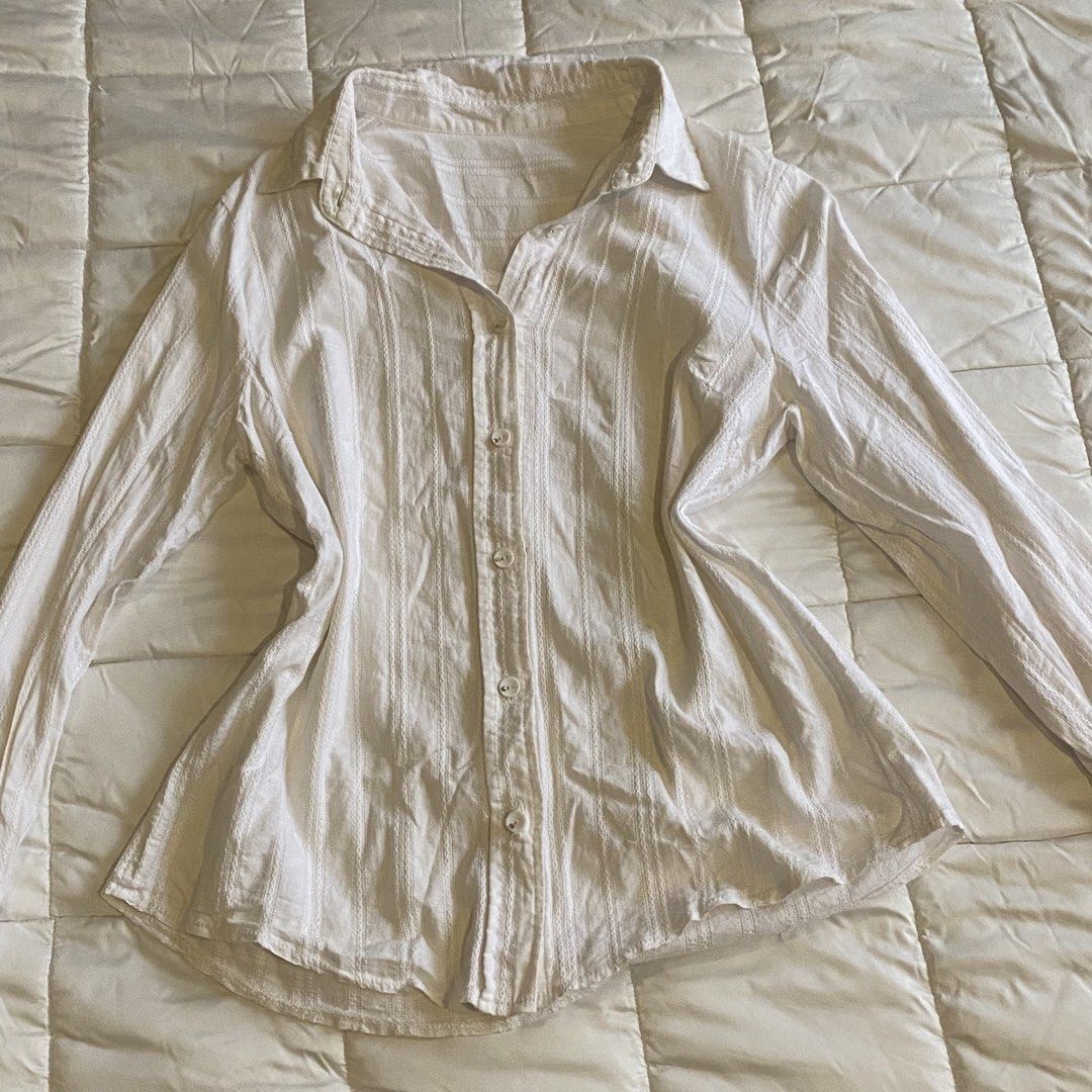 Vintage Eyelet White Polo Longsleeve (Category: Longsleeves) located in Binan City. Submitted by mypreloved_haul (Listing ID 1470339131, Image 2). Description: fits xs to small! Last price posted! .