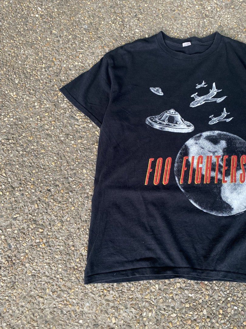 Vintage Foo Fighters (Category: Tshirts & Polo Shirts ) located in Caloocan City. Submitted by webspot (Listing ID 1470207292, Image 3). Description: Vintage Foo Fighters Size - L Width - 21 Length - 28.