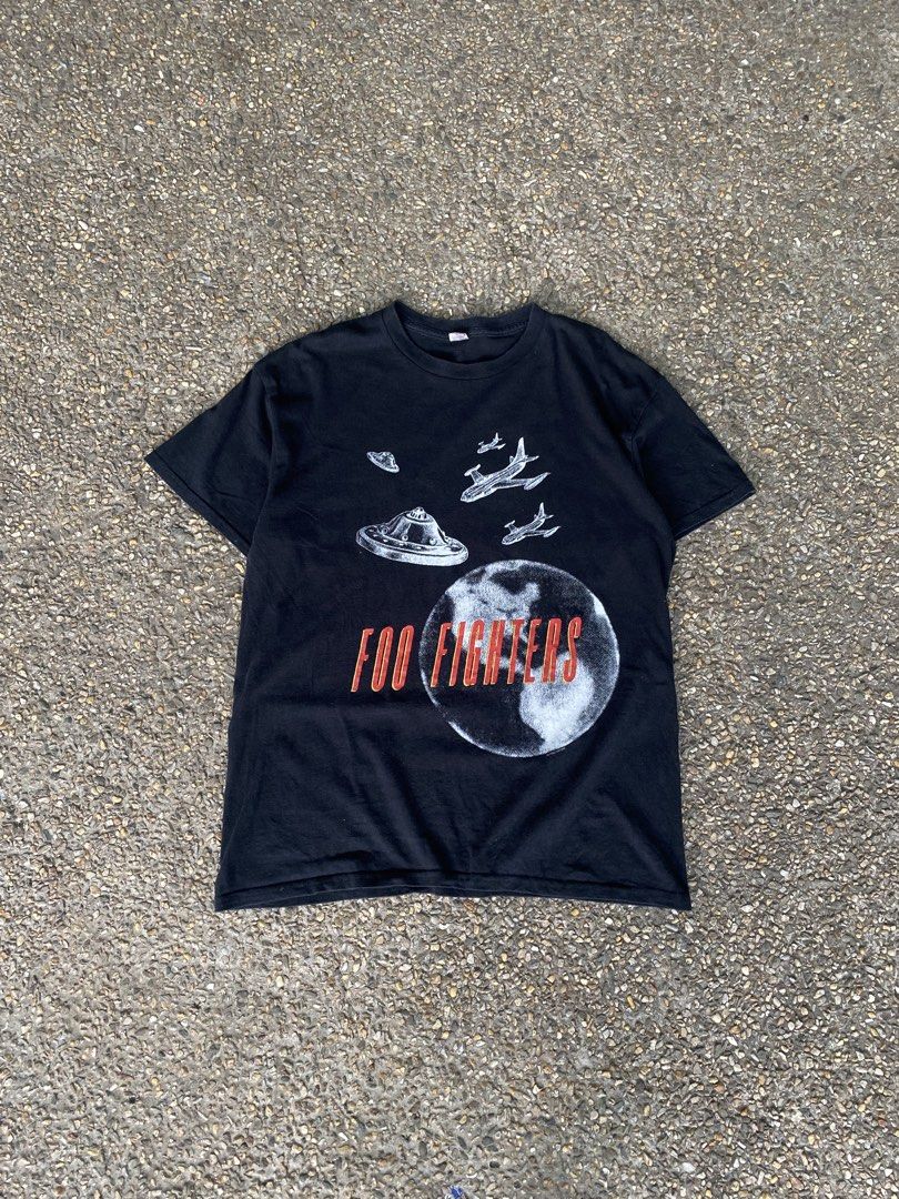 Vintage Foo Fighters (Category: Tshirts & Polo Shirts ) located in Caloocan City. Submitted by webspot (Listing ID 1470207292, Image 1). Description: Vintage Foo Fighters Size - L Width - 21 Length - 28.
