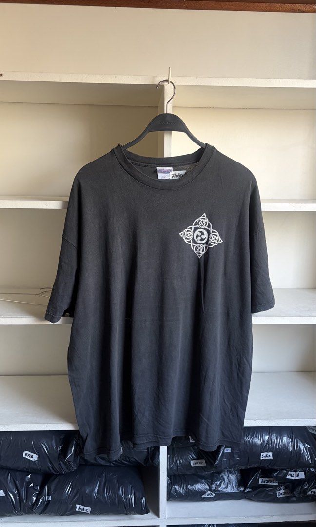 Vintage Graphic Shirt (Category: Tshirts & Polo Shirts ) located in Manila. Submitted by _revault (Listing ID 1470238894, Image 1). Description: .