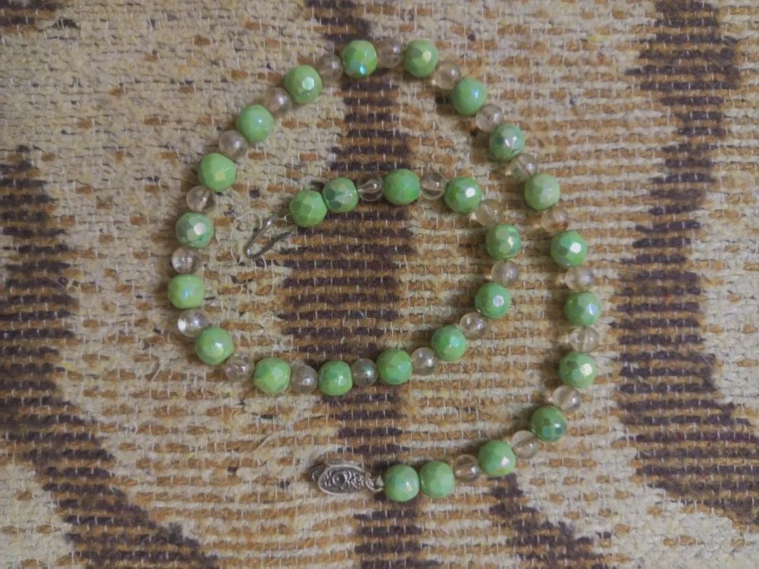 Vintage Green Beaded Necklace (Category: Necklaces) located in San Pedro. Submitted by vishavriksha (Listing ID 1470197940, Image 2). Description: .