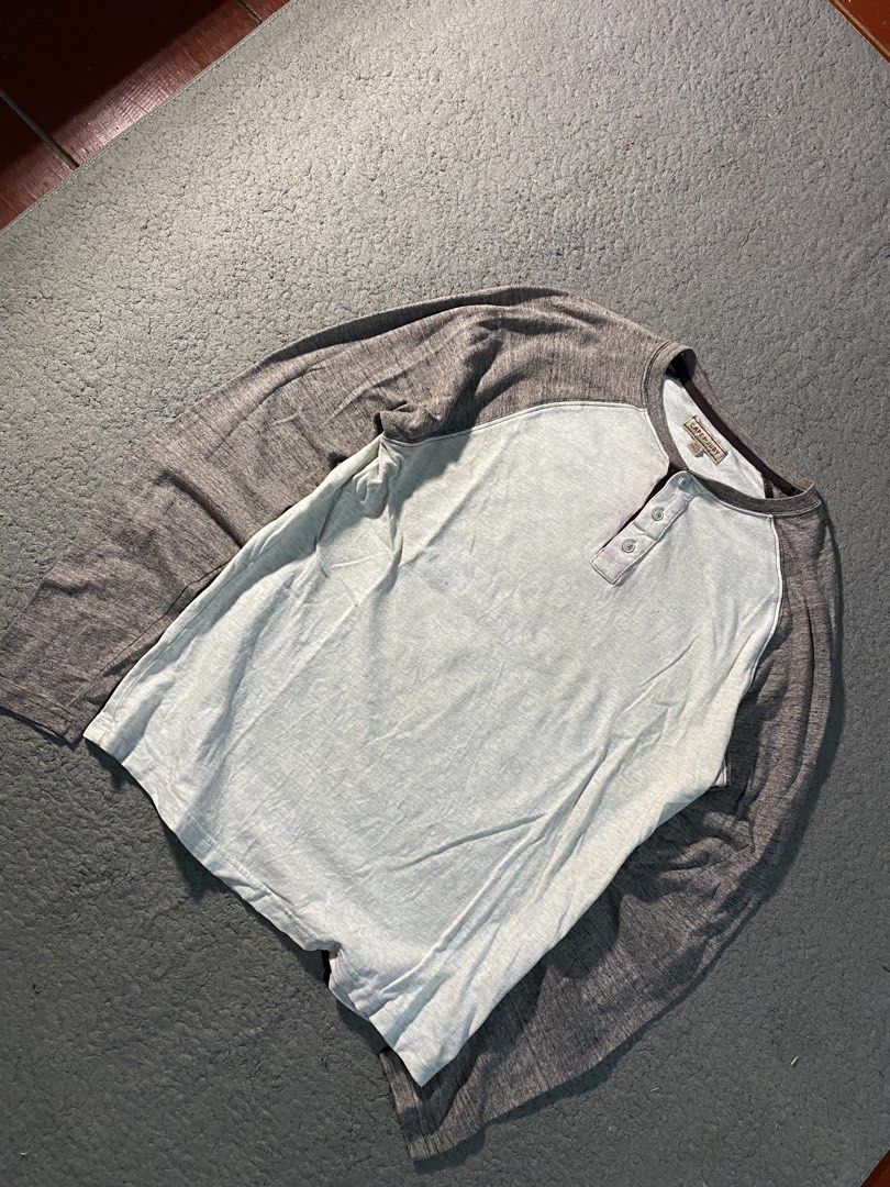 VINTAGE HENLEY (Category: Coats, Jackets and Outerwear) located in Tandag. Submitted by vncntmrcllns (Listing ID 1470225633, Image 2). Description: VINTAGE CAPE JUBY HENLEY (fav) Width: 21 Length: 27 -Excellent Condition -Already wash -Color rate 10/10 All details are visible in the picture Please check each photo .
