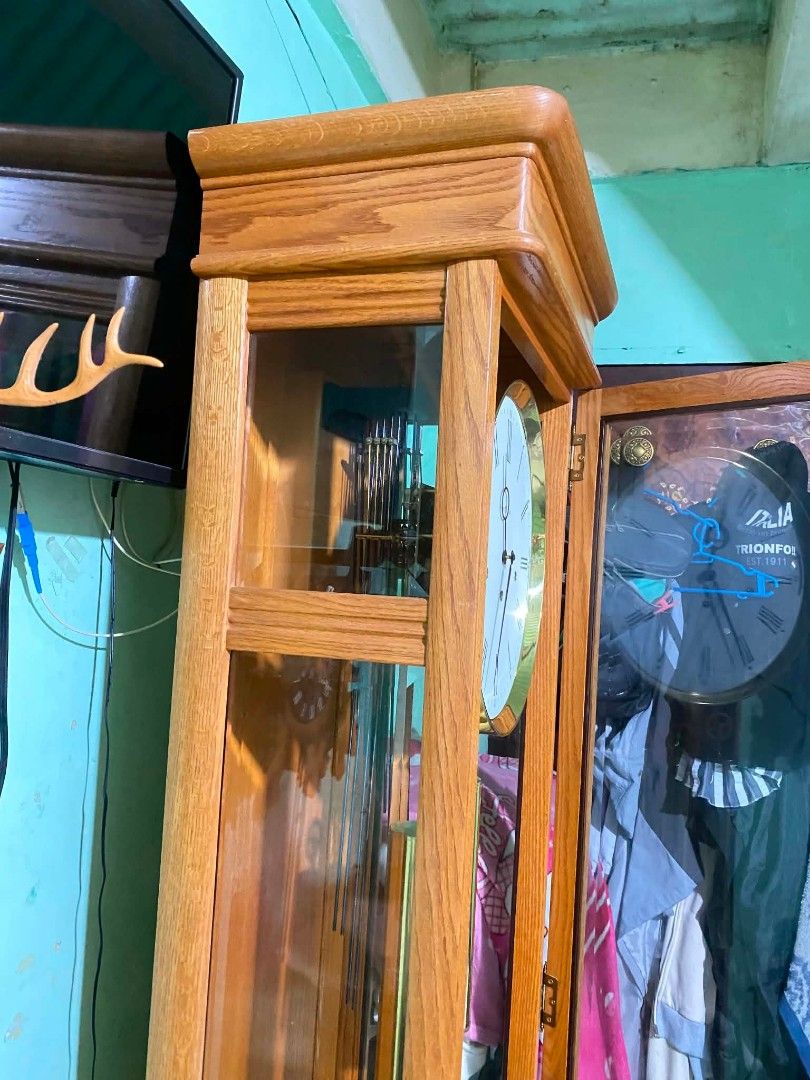 Vintage Howard miller grandfather clock (Category: Looking For) located in Caloocan City. Submitted by noeld316982578 (Listing ID 1470345127, Image 3). Description: pm sa my gusto working makinis po Taguig location.