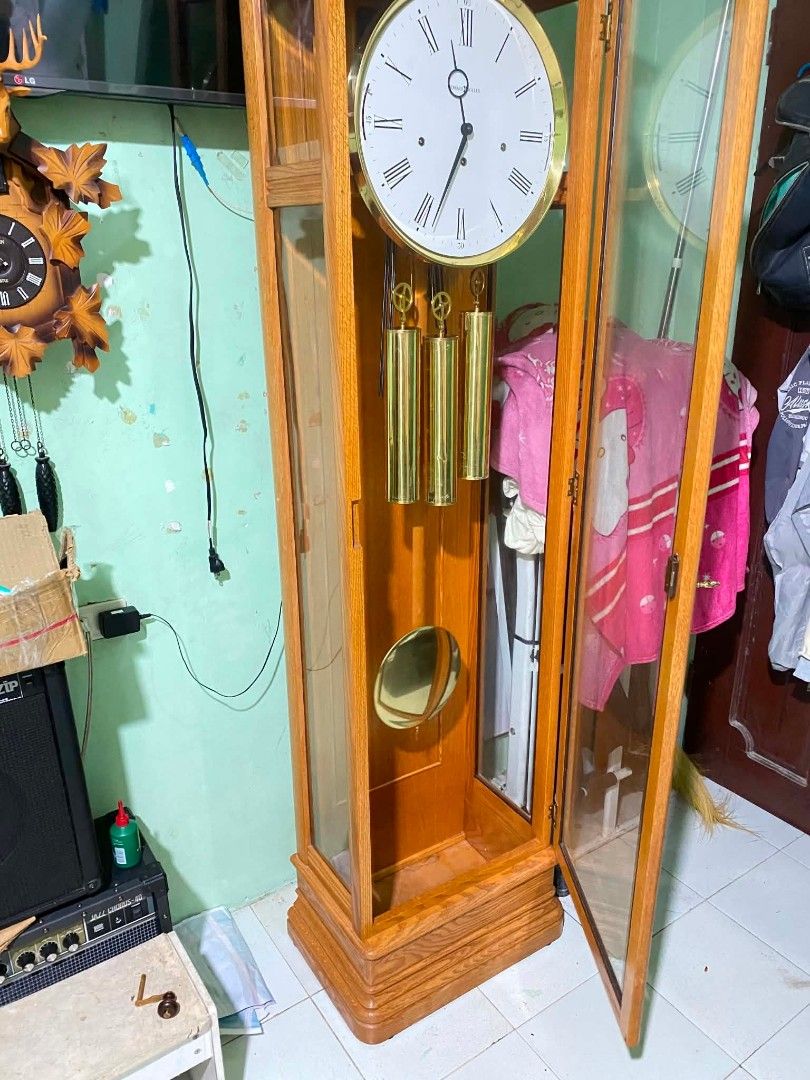Vintage Howard miller grandfather clock (Category: Looking For) located in Caloocan City. Submitted by noeld316982578 (Listing ID 1470345127, Image 1). Description: pm sa my gusto working makinis po Taguig location.