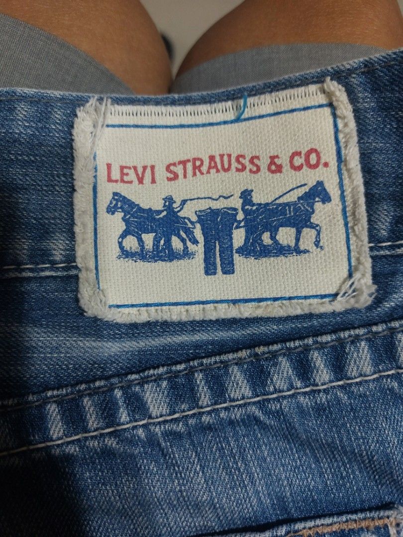 Vintage Levi Low Waisted Bootcut Jeans (Category: Jeans) located in Caloocan City. Submitted by frodriguez77884 (Listing ID 1470299882, Image 3). Description: - 30 waist - 38 inch measured length from top to bottom - 11 inch hem width - One of the best natural fades in the market - Best fit for women as its low waisted Can do meetup or delivery via Lalamove or JNT (Pasig Area) Negotiable.