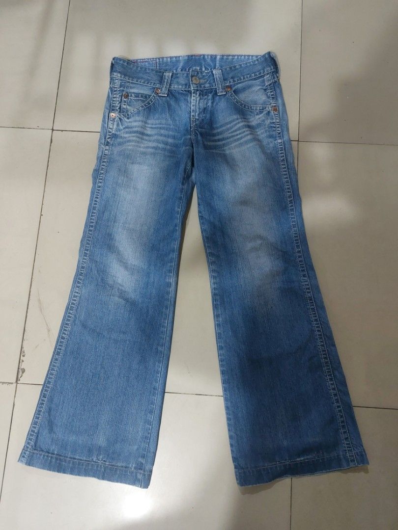 Vintage Levi Low Waisted Bootcut Jeans (Category: Jeans) located in Caloocan City. Submitted by frodriguez77884 (Listing ID 1470299882, Image 1). Description: - 30 waist - 38 inch measured length from top to bottom - 11 inch hem width - One of the best natural fades in the market - Best fit for women as its low waisted Can do meetup or delivery via Lalamove or JNT (Pasig Area) Negotiable.