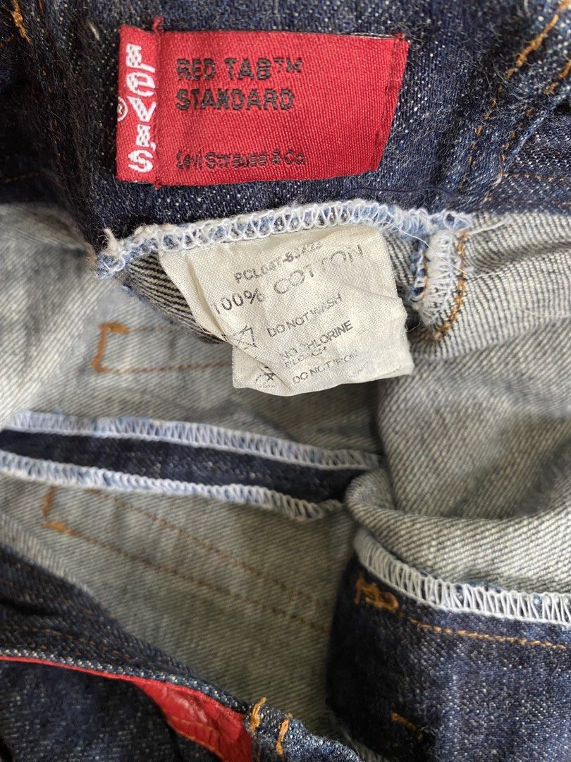 Vintage Levi’s skirt red tab (Category: Skirts) located in Bato. Submitted by itsmethriftlist (Listing ID 1470167042, Image 3). Description: Dimes W32 L29.