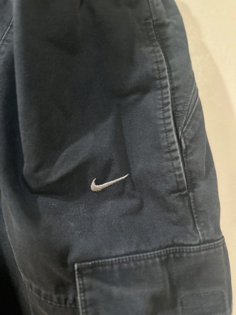 Vintage Nike Cargo Shorts (Category: Shorts) located in Manila. Submitted by rarewhale-91927a (Listing ID 1470214180, Image 2). Description: .