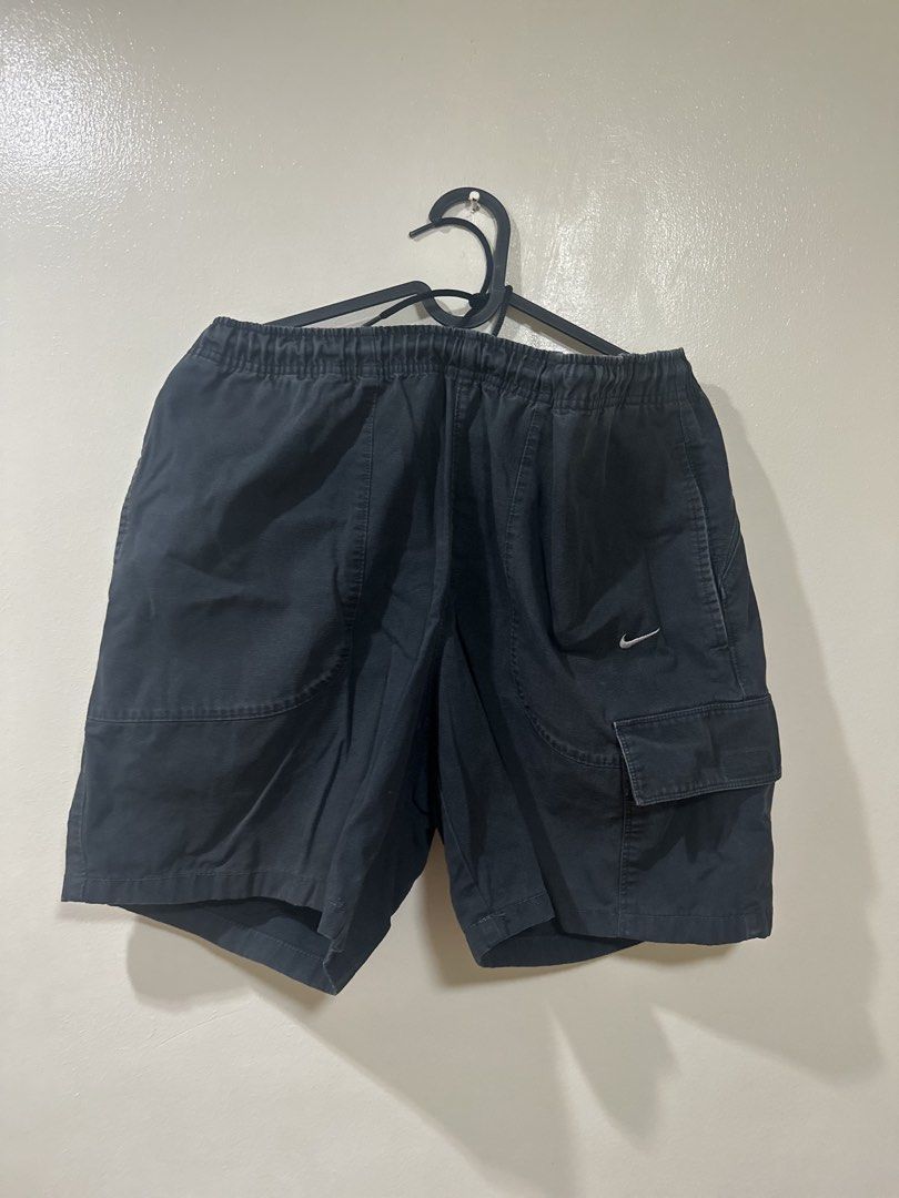 Vintage Nike Cargo Shorts (Category: Shorts) located in Manila. Submitted by rarewhale-91927a (Listing ID 1470214180, Image 1). Description: .