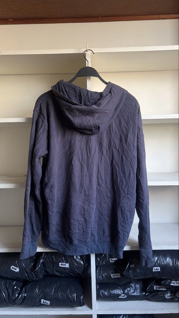 Vintage Oakley Hoodie (Category: Hoodies) located in Manila. Submitted by _revault (Listing ID 1470299815, Image 2). Description: .