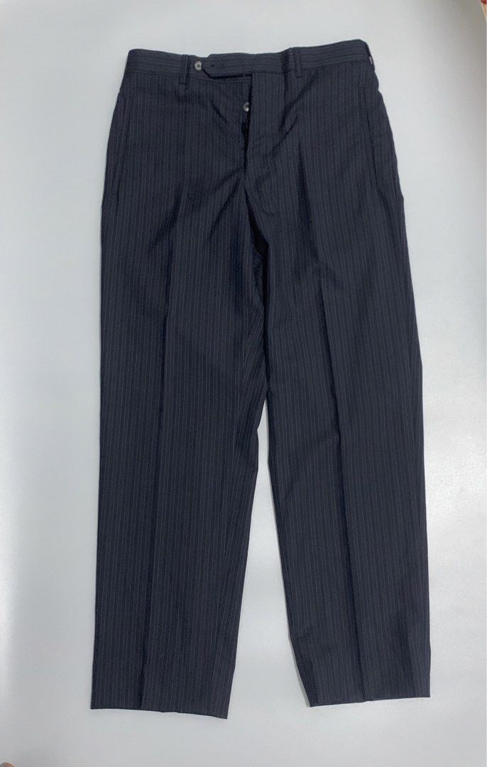 Vintage Prada Trouser Pants (Category: Trousers) located in Mexico. Submitted by bugskiethrift (Listing ID 1470306225, Image 1). Description: size: 30-32 authentic excellent condition complete tags bump a message for more info.
