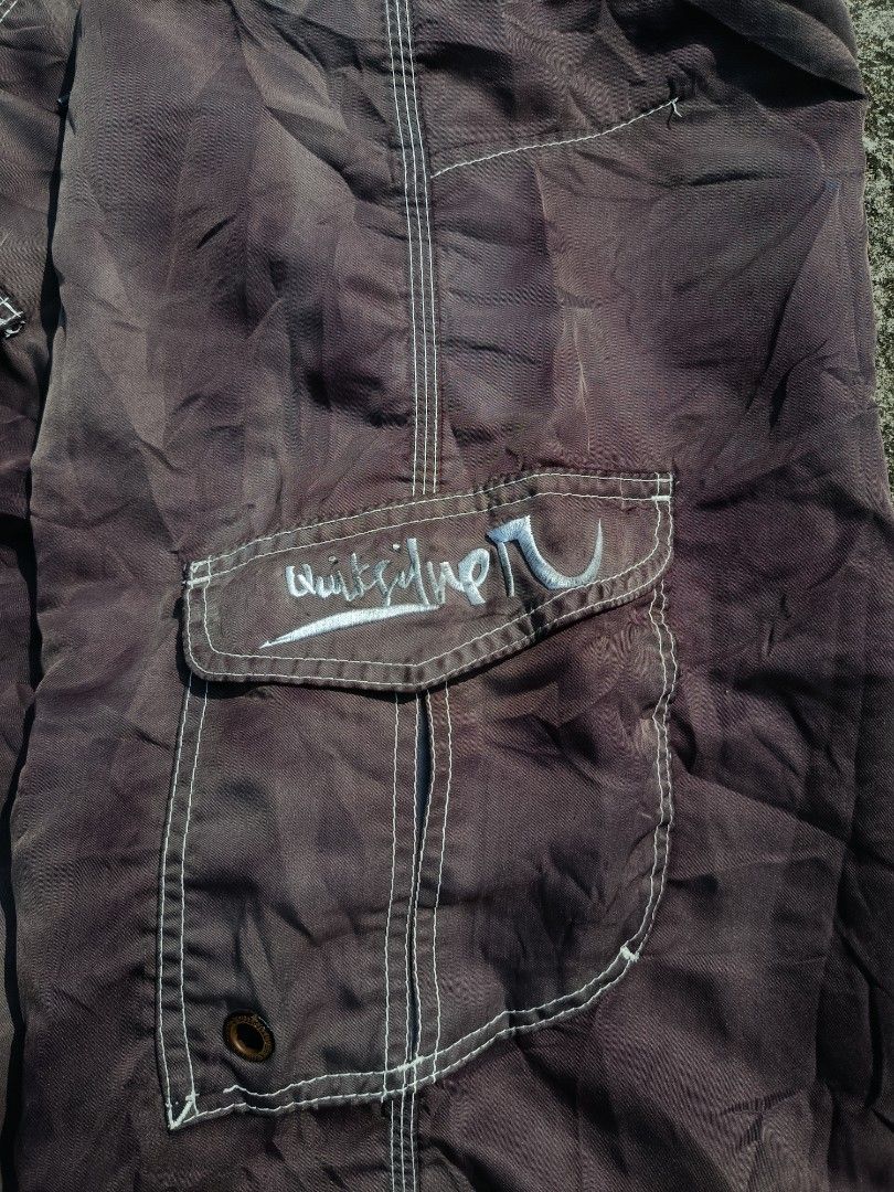 Vintage Quiksilver Surf (Category: Shorts) located in Akbar. Submitted by mujirneedscoffee2001 (Listing ID 1470154820, Image 2). Description: .
