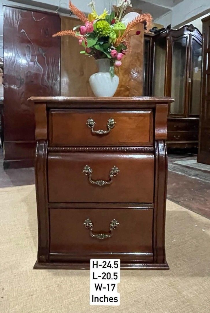 Vintage Side Table Drawer Cabinet Nightstand (Category: Tables & Sets) located in Quezon City. Submitted by dannikkishoppe2 (Listing ID 1470214369, Image 2). Description: Vintage Side Table Drawer Cabinet Nightstand‼️₱6500‼️ Elegant vintage design with beautiful wood finish and classic handles. Perfect for your bedroom, living room, or as a stylish bedside cabinet! 🤎 📏 Dimensions: H24.5 L20.5 W17 inches Please manage your expectations as there 