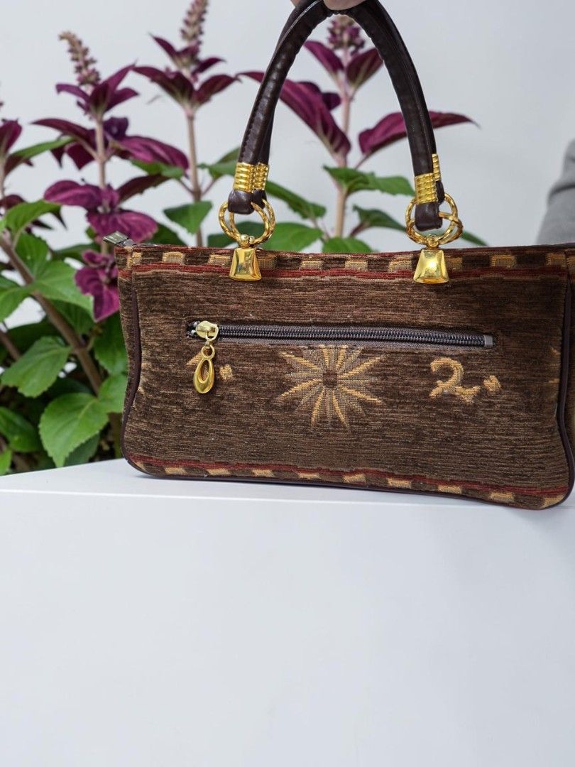 VINTAGE TAPESTRY CELESTIAL SUN FACE DESIGN HANDBAG (Category: Tote Bags) located in Las Pinas. Submitted by annachiaonair2037 (Listing ID 1470302656, Image 3). Description: VINTAGE TAPESTRY CELESTIAL SUN FACE DESIGN HANDBAG FROM JAPAN TAPESTRY WITH LEATHER H 5.5" L 12" W 4".