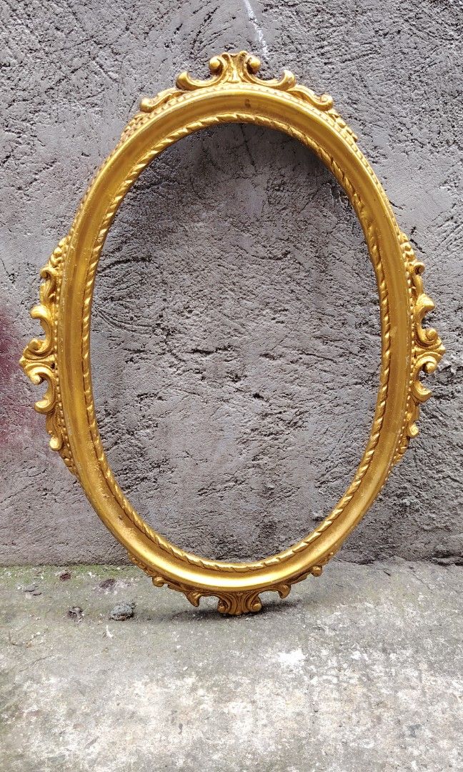 Vintage victorian frame (Category: Vintage Collectibles) located in Caloocan City. Submitted by zenmountain-d8b1c0 (Listing ID 1470188611, Image 1). Description: Cod.