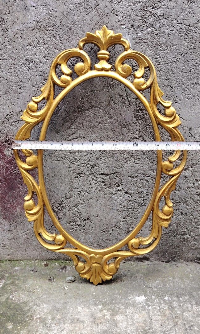 Vintage victorian frame mirror (Category: Vintage Collectibles) located in Caloocan City. Submitted by zenmountain-d8b1c0 (Listing ID 1470188525, Image 3). Description: Cod.