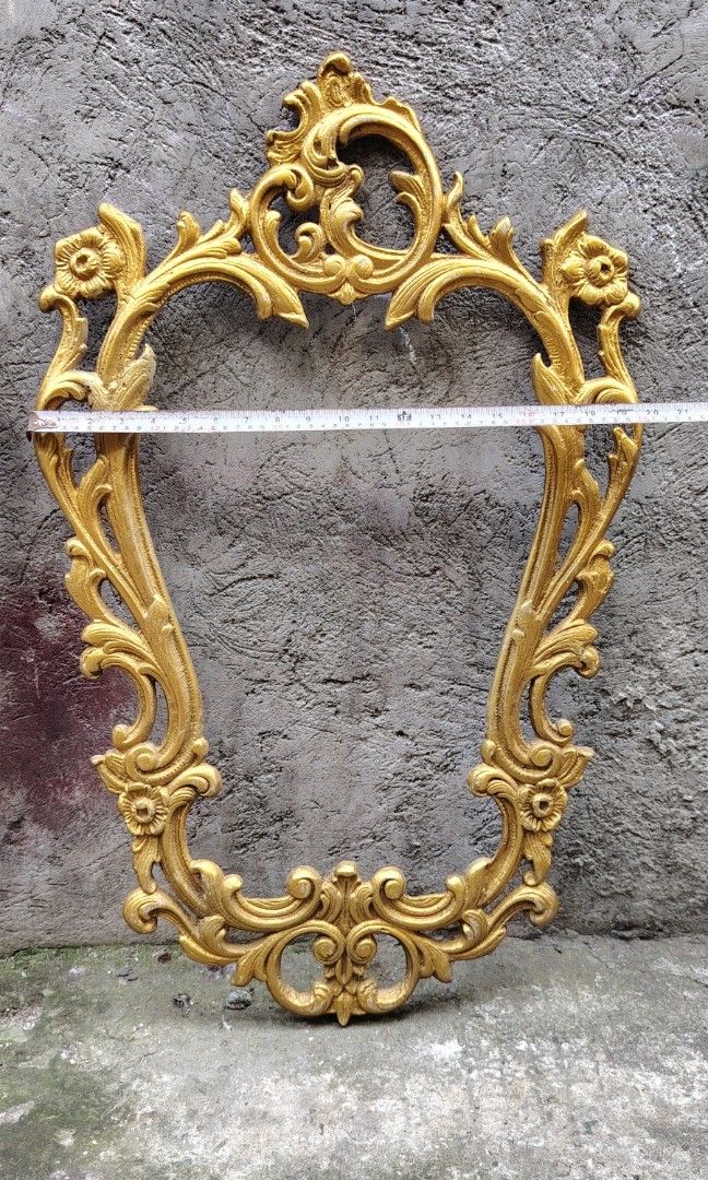 Vintage victorian frame mirror big (Category: Vintage Collectibles) located in Caloocan City. Submitted by zenmountain-d8b1c0 (Listing ID 1470188914, Image 3). Description: 1500 each.
