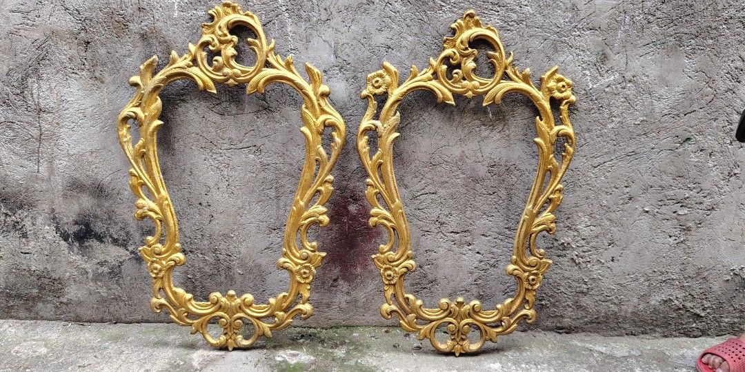 Vintage victorian frame mirror big (Category: Vintage Collectibles) located in Caloocan City. Submitted by zenmountain-d8b1c0 (Listing ID 1470188914, Image 1). Description: 1500 each.