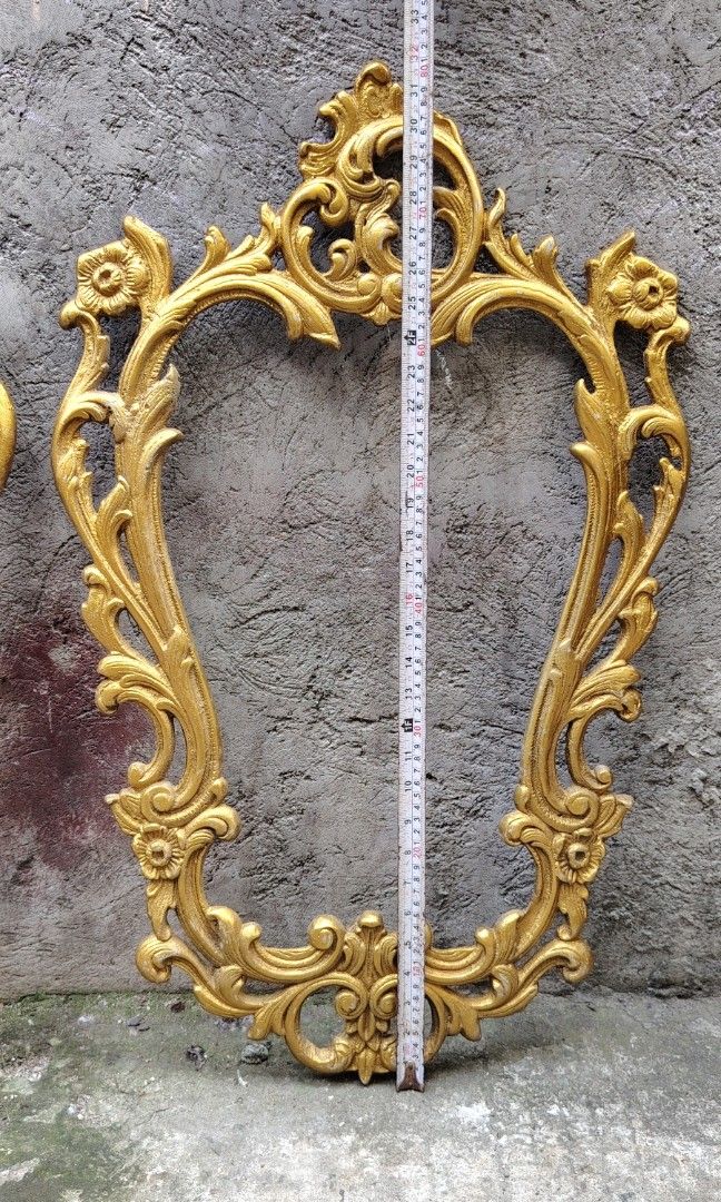 Vintage victorian frame mirror big (Category: Vintage Collectibles) located in Caloocan City. Submitted by zenmountain-d8b1c0 (Listing ID 1470188914, Image 2). Description: 1500 each.