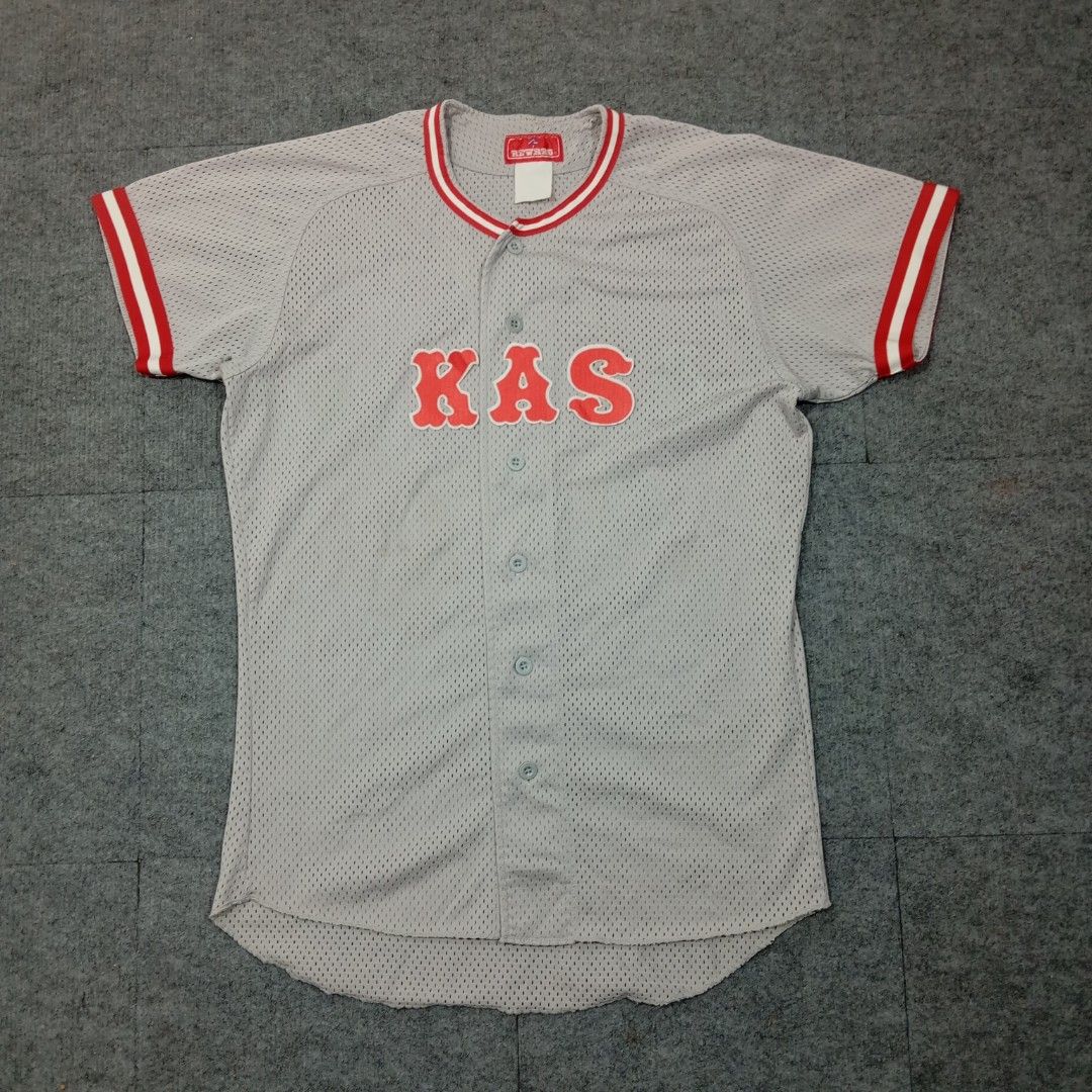 vintage-style full-button mesh baseball jersey (Category: Babies & Kids Fashion) located in Taguig. Submitted by sito. (Listing ID 1470321557, Image 1). Description: For sale! 📣 vintage-style full-button mesh baseball jersey Specs and measurements: • Size Medium • Length 28-31 inches • Width 22 inches Condition Details: • Good Condition • No issue • Color rate: 10/10 • Overall Condition: 10/10 Price: ~ ₱199 Transaction Details: Location: Upper B