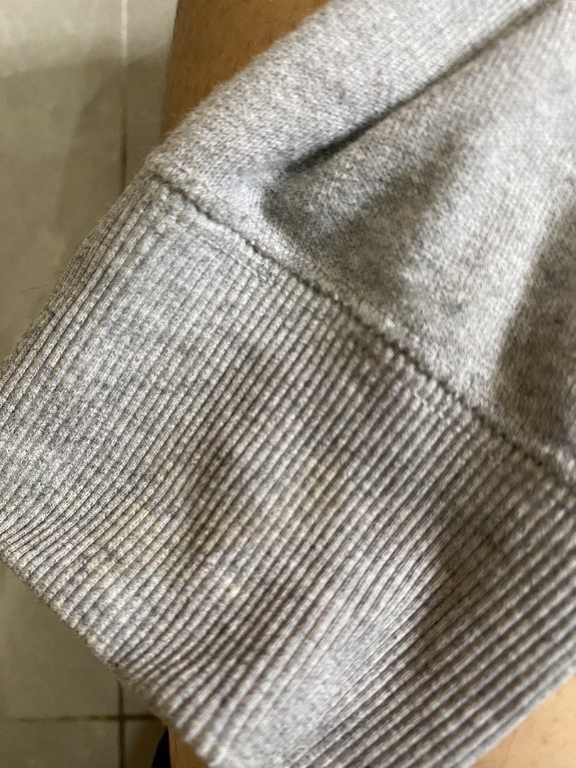 VINTAGE/Y2K Nike Sweater (Category: Coats, Jackets and Outerwear) located in Cainta. Submitted by rurufinds (Listing ID 1470201453, Image 3). Description: 1990s Nike Gray Sweater Good Condition Washable stain on cuff BOXY FIT!!! -L: 25.5 -W: 23 Php 499 + Sf Cainta location.