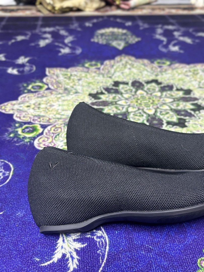 Vivaia Black Knit Slip On (Category: Flats & Sandals) located in Valenzuela. Submitted by telagram (Listing ID 1470144449, Image 3). Description: .
