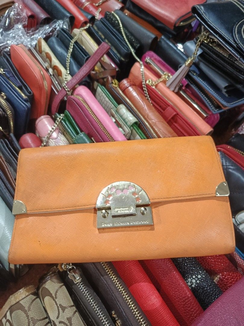 Vivienne westwood Sling wallet (Category: Luxury Bags & Wallets) located in Manticao. Submitted by jiachloeyana (Listing ID 1470318565, Image 1). Description: in good condion.