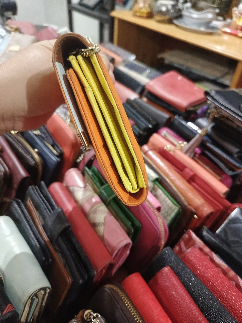 Vivienne westwood Sling wallet (Category: Luxury Bags & Wallets) located in Manticao. Submitted by jiachloeyana (Listing ID 1470318565, Image 3). Description: in good condion.