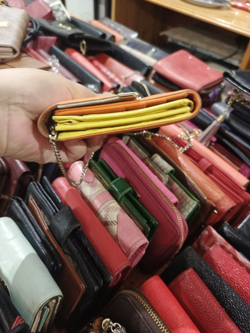 Vivienne westwood Sling wallet (Category: Luxury Bags & Wallets) located in Manticao. Submitted by jiachloeyana (Listing ID 1470318565, Image 2). Description: in good condion.