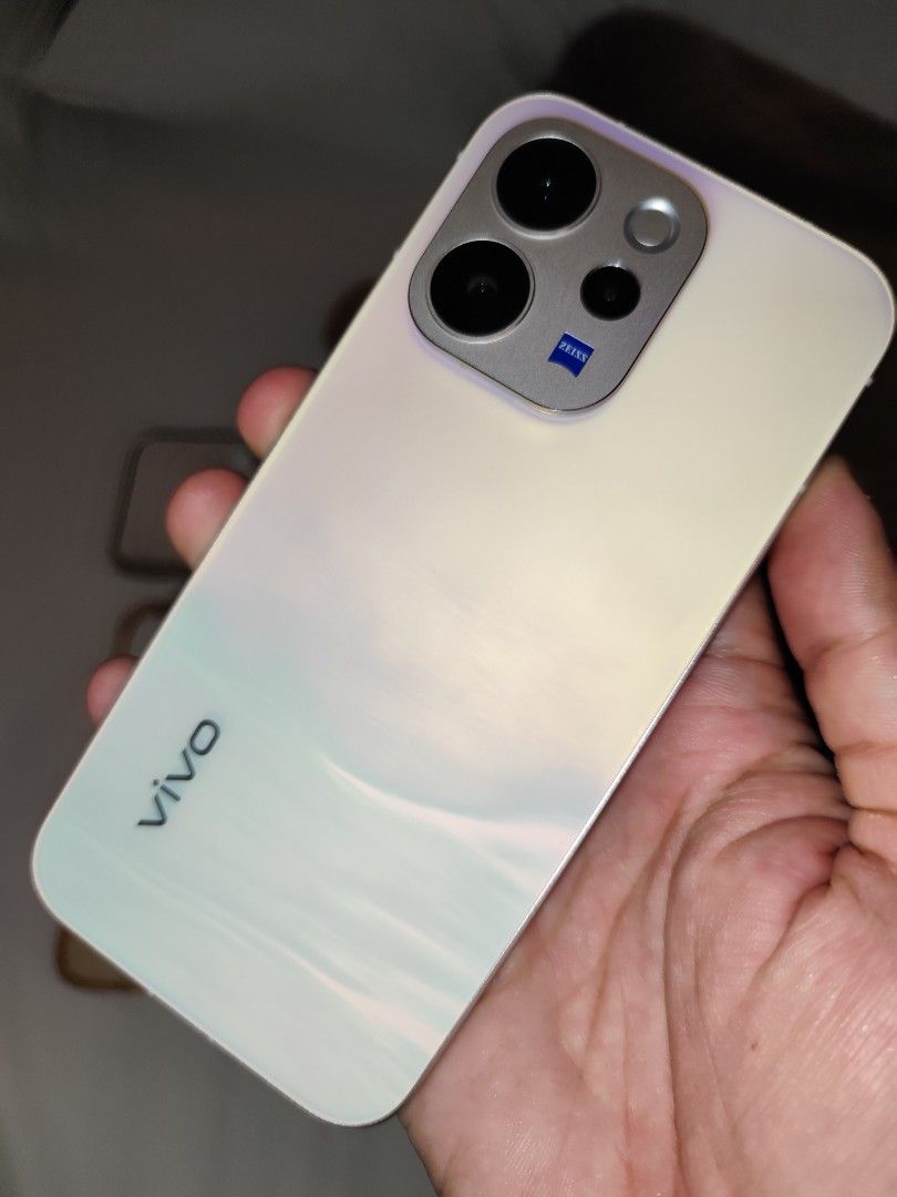 VIVO V70 12/256 (Category: Vivo) located in Tarlac. Submitted by panda123ggg (Listing ID 1470219494, Image 1). Description: for sale only VIVO V70 12/256 no issue complete 98% batt health 25k only..still negotiable .