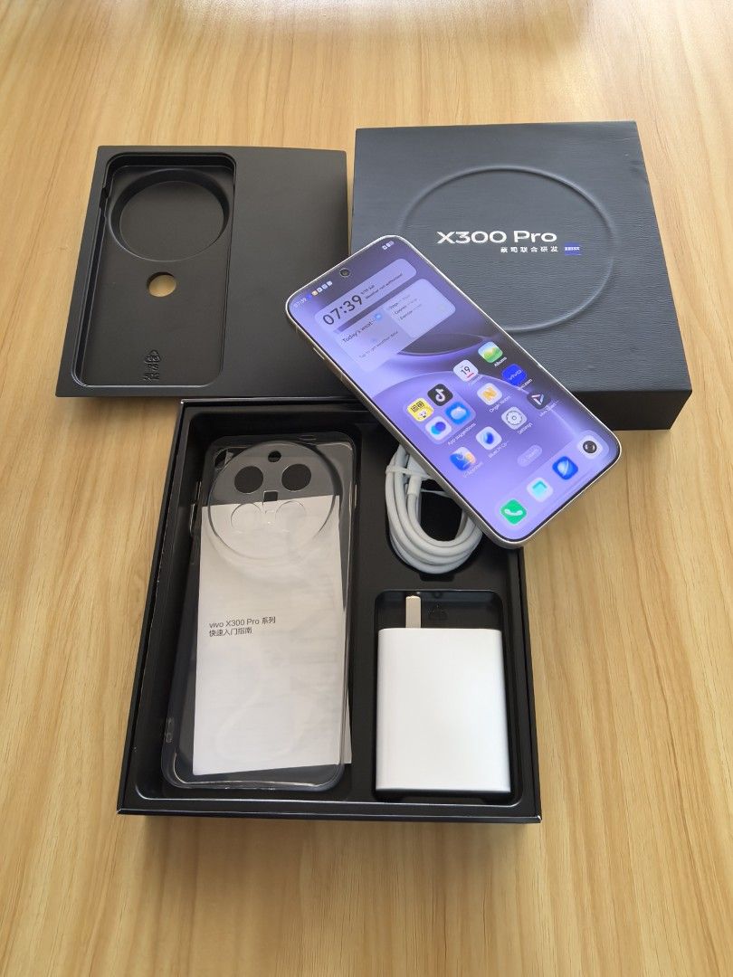 Vivo x300 pro 1TB cn (Category: Vivo) located in Manila. Submitted by nigel326 (Listing ID 1470167360, Image 2). Description: Vivo X300 Pro China ROM 1TB Used Like New Selling my Vivo X300 Pro China ROM 16GB/1TB. Unit is in excellent condition, used like new and well taken care of. Open for swap Complete set included. No issues, no defects, everything is working perfectly. PHP 56,000 Specs: • Vivo X300 Pro • China ROM • 16GB RAM/ 1TB Storage • Po