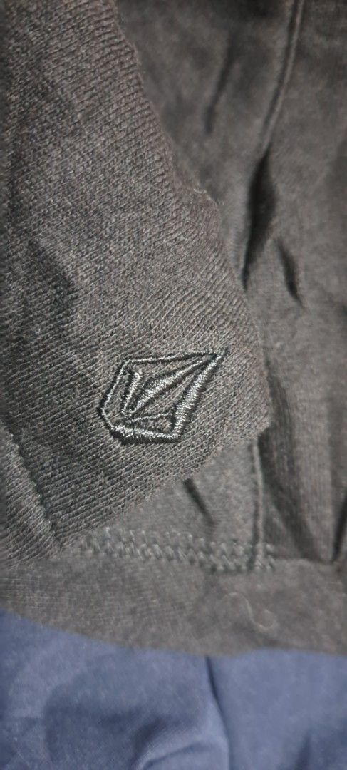 Volcom Black Shorts Size L (Category: Shorts) located in San Fernando, Camarines Sur. Submitted by ladderaya (Listing ID 1470241343, Image 3). Description: - Brand: Volcom - Size: Large - Color: Black - Material: Soft cotton blend - Waist: Drawstring for adjustable fit - Details: Embroidered stone logo on the leg and functional pockets - Condition: Great for casual wear and lounging.