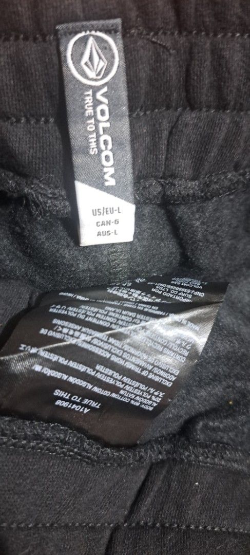 Volcom Black Shorts Size L (Category: Shorts) located in San Fernando, Camarines Sur. Submitted by ladderaya (Listing ID 1470241343, Image 2). Description: - Brand: Volcom - Size: Large - Color: Black - Material: Soft cotton blend - Waist: Drawstring for adjustable fit - Details: Embroidered stone logo on the leg and functional pockets - Condition: Great for casual wear and lounging.