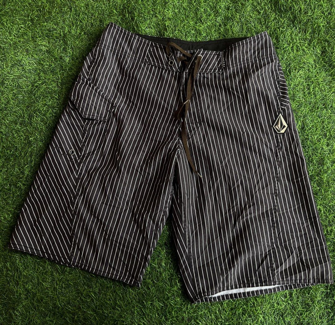 VOLCOM STONE BOARDSHORTS (Category: Shorts) located in Carcar. Submitted by thrift_kidd (Listing ID 1470209098, Image 1). Description: Excellent No issue Sise: 30 No issue Dm📩.