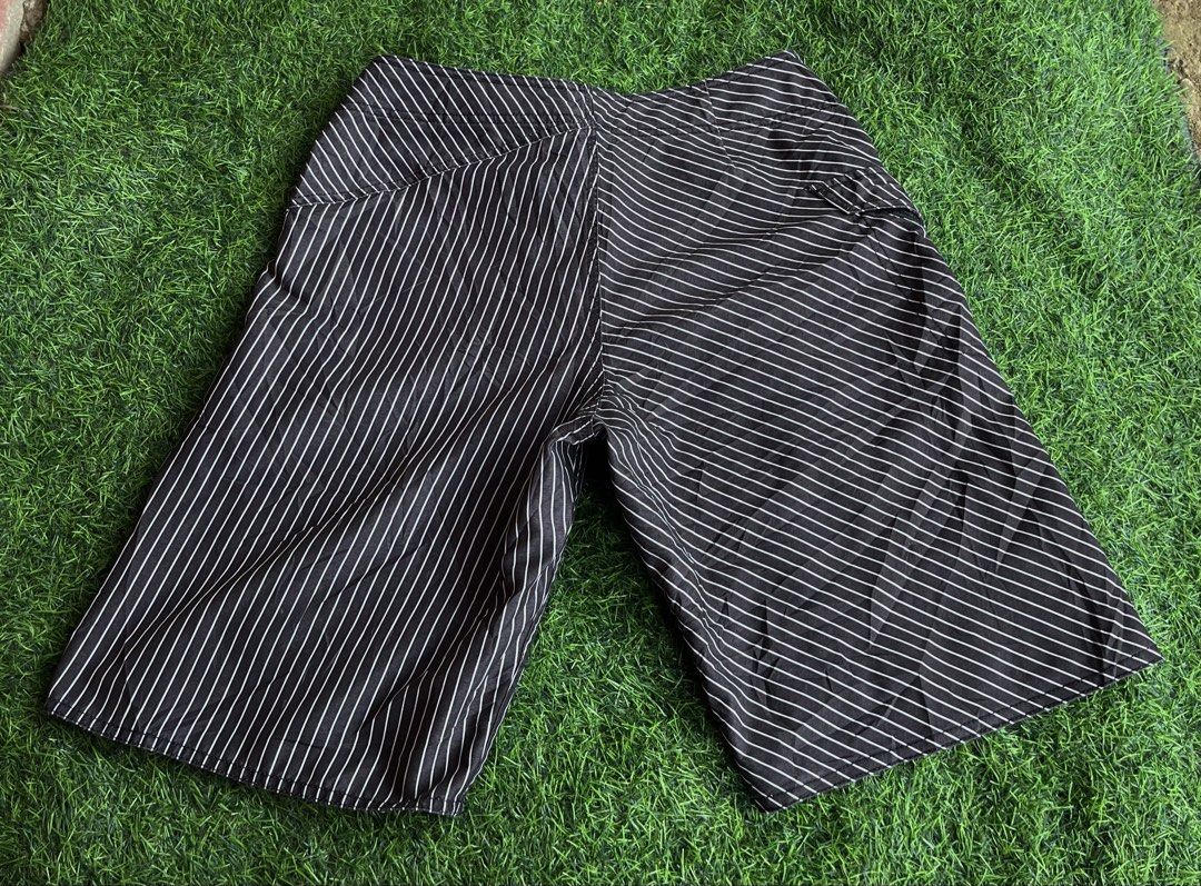 VOLCOM STONE BOARDSHORTS (Category: Shorts) located in Carcar. Submitted by thrift_kidd (Listing ID 1470209098, Image 3). Description: Excellent No issue Sise: 30 No issue Dm📩.