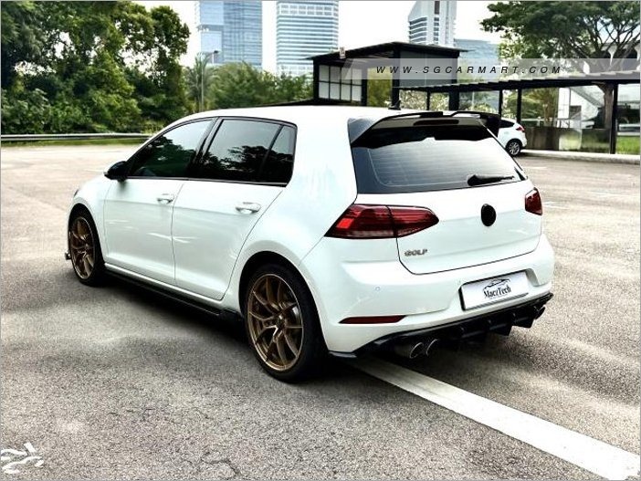 Volkswagen Golf 1.4 TSI DSG Comfortline (A) (Category: Used Cars) located in Singapore. Submitted by m_macztech (Listing ID 1470213220, Image 3). Description: ➡️ Features Super responsive 1.4L TSI turbocharged engine, 123bhp, 7 speed auto DSG transmission. 50L Fuel capacity, 18.8km/l fuel consumption. ℹ️ Accessories Android/CarPlay infotainment, sports rims, multi function steering wheel, rear aircon, reverse camera and parking sensors, electric 