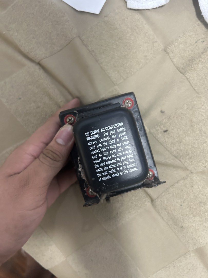 VOLTAGE CONVERTER (Category: Chargers) located in Boac. Submitted by ltalysfinest (Listing ID 1470284521, Image 3). Description: Binili for my laptop before na galing US, i dont use it anymore since bumili na ako bagong laptop. Maganda pa at hindi pa gaanong gamit, mga 2 years lang nagamit tas kaunti lang run time sa kuryente..
